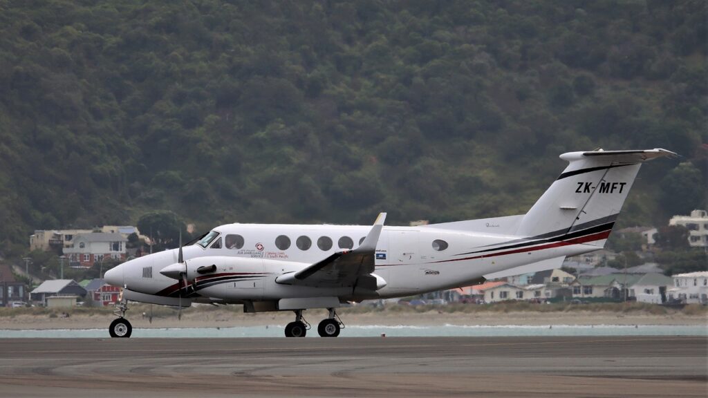 air ambulance, saving lives, zk-mft-4820270.jpg